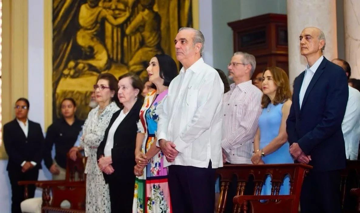 Presidente Luis Abinader celebra su cumpleaños con misa de acción de gracias junto a familiares y amigos