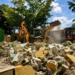 Infraestructura Escolar inicia demolición de la Escuela Básica Gregorio Luperón en San Luis para construir nuevas aulas a través del Plan “24/7-365”