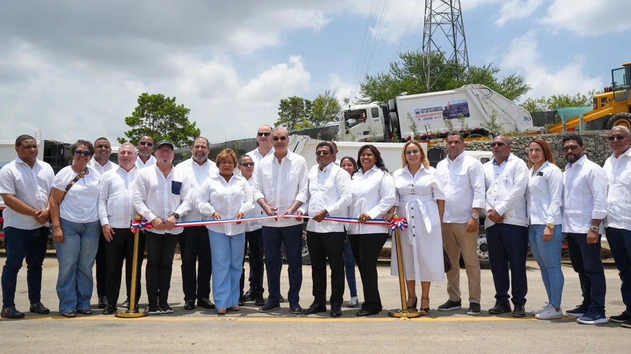 Presidente Abinader inaugura la Estación de Transferencia de Residuos Sólidos con el Programa Basura Cero, que mejorará la eficiencia del sistema de recolección y disposición de los residuos sólidos