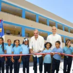 Presidente Abinader inaugura techado deportivo y nuevas aulas de educación inicial en la Escuela Primaria Félix Lope de Vega que beneficiarán a cientos de estudiantes de Los Alcarrizos