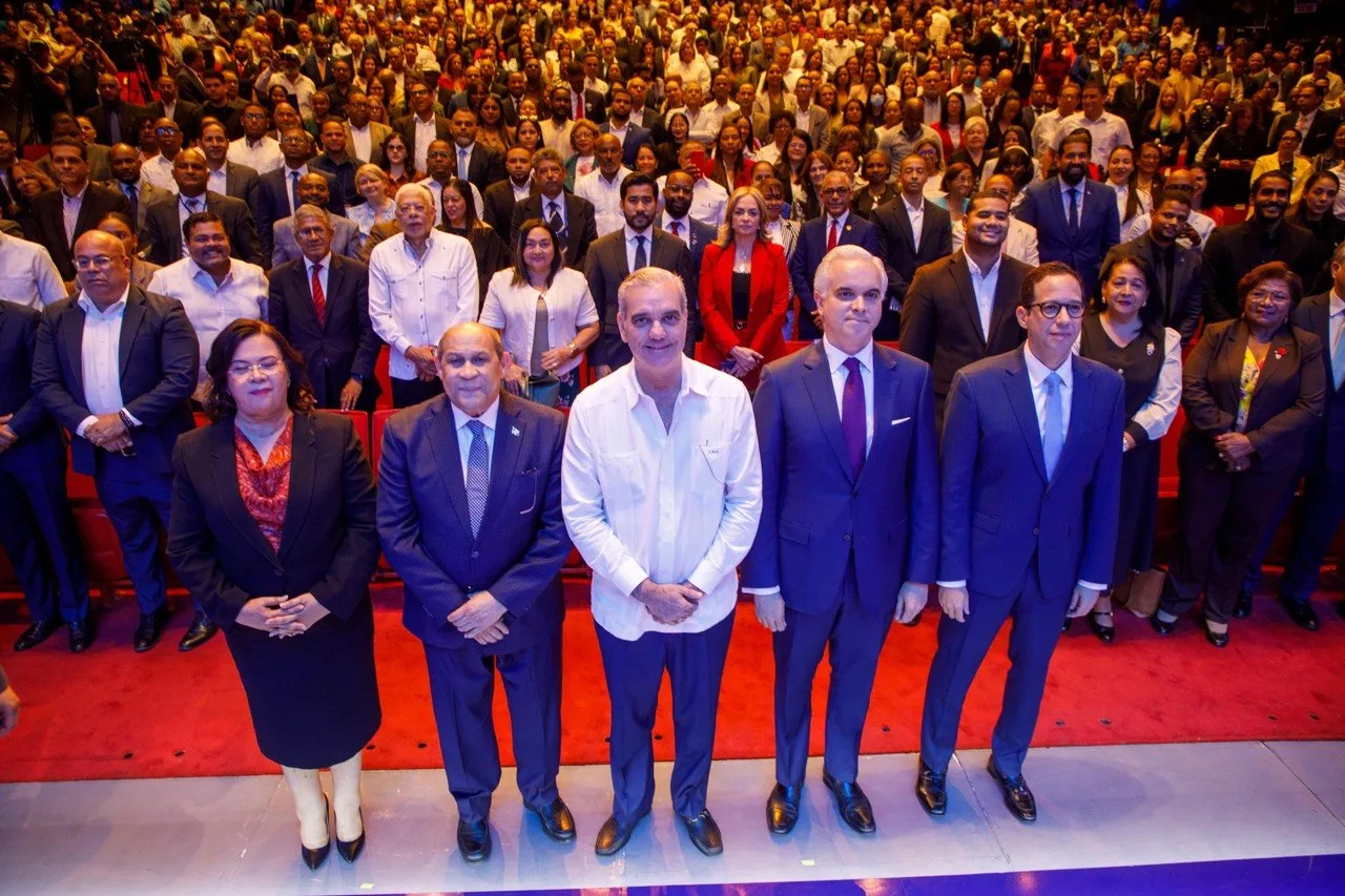 Presidente Abinader recibe informe de la Consulta Nacional sobre el Futuro de la Educación con aportes de más de 7,000 participantes