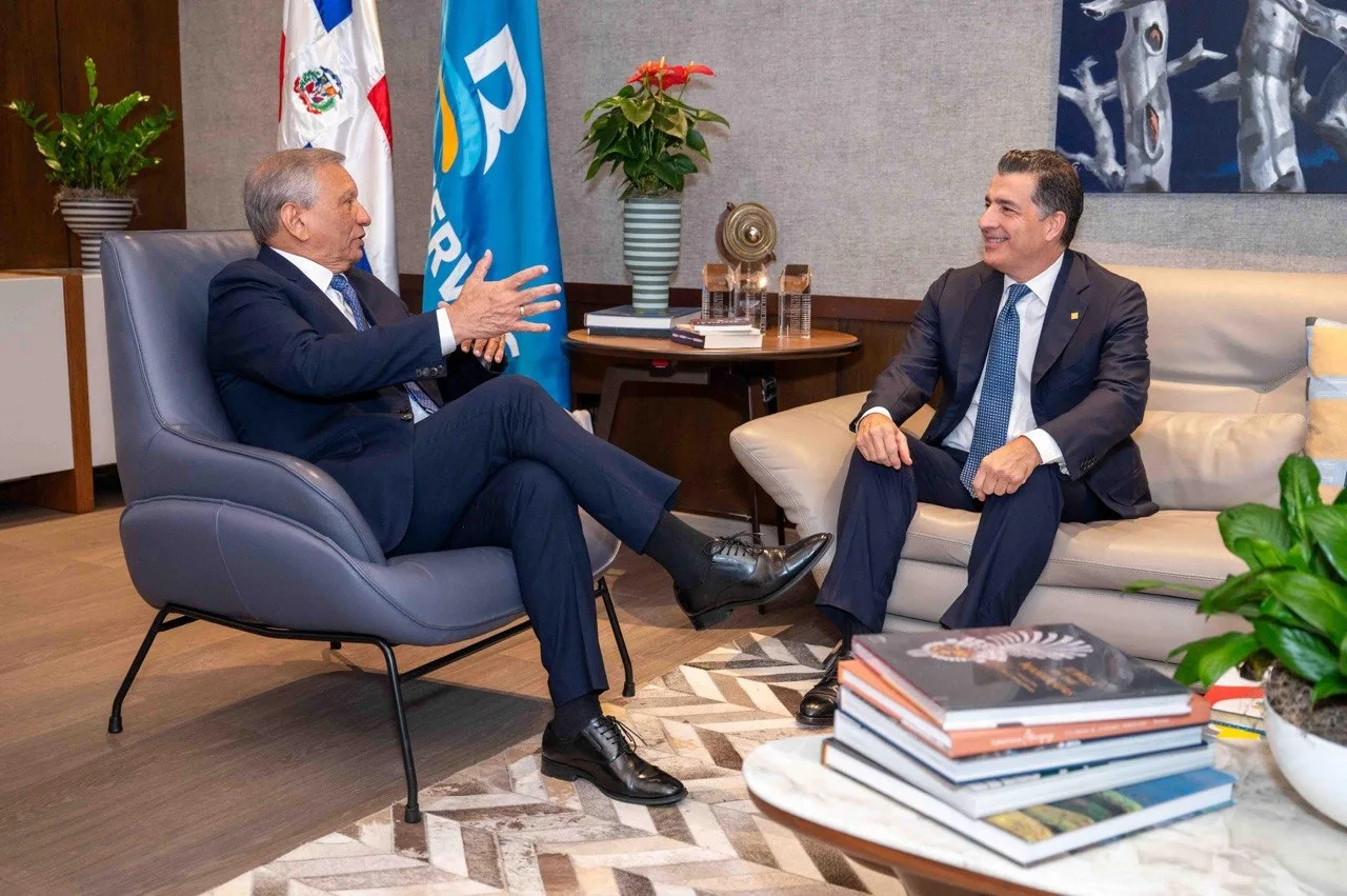 Banreservas y Banco Popular abordan retos y oportunidades del sistema financiero nacional