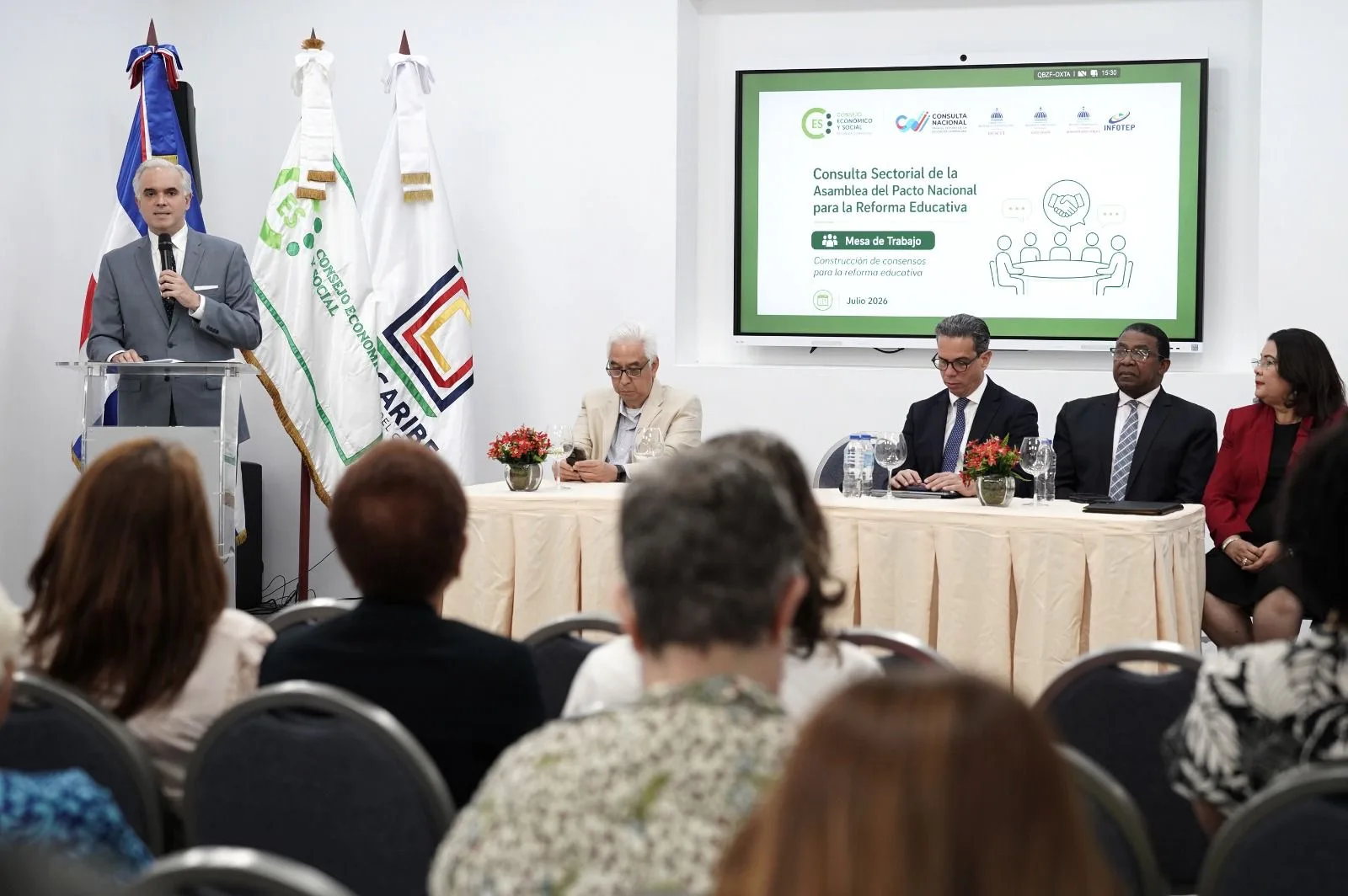 Luis Miguel De Camps lidera foro sectorial de la Asamblea del Pacto Educativo y destaca la educación como eje estratégico del desarrollo nacional
