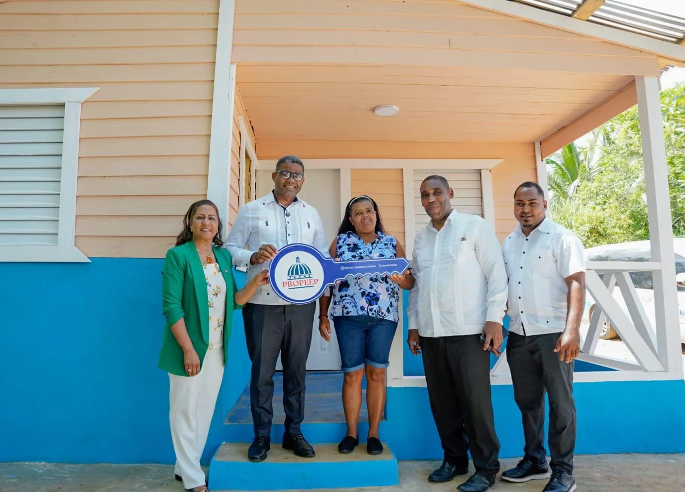 Propeep entrega dos casas construidas, amuebladas y equipadas a familias de escasos recursos en Cevicos