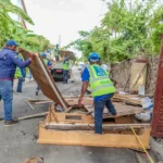 Carolina ordena retirar infraestructuras y recuperar aceras ocupadas irregularmente en Arroyo Hondo