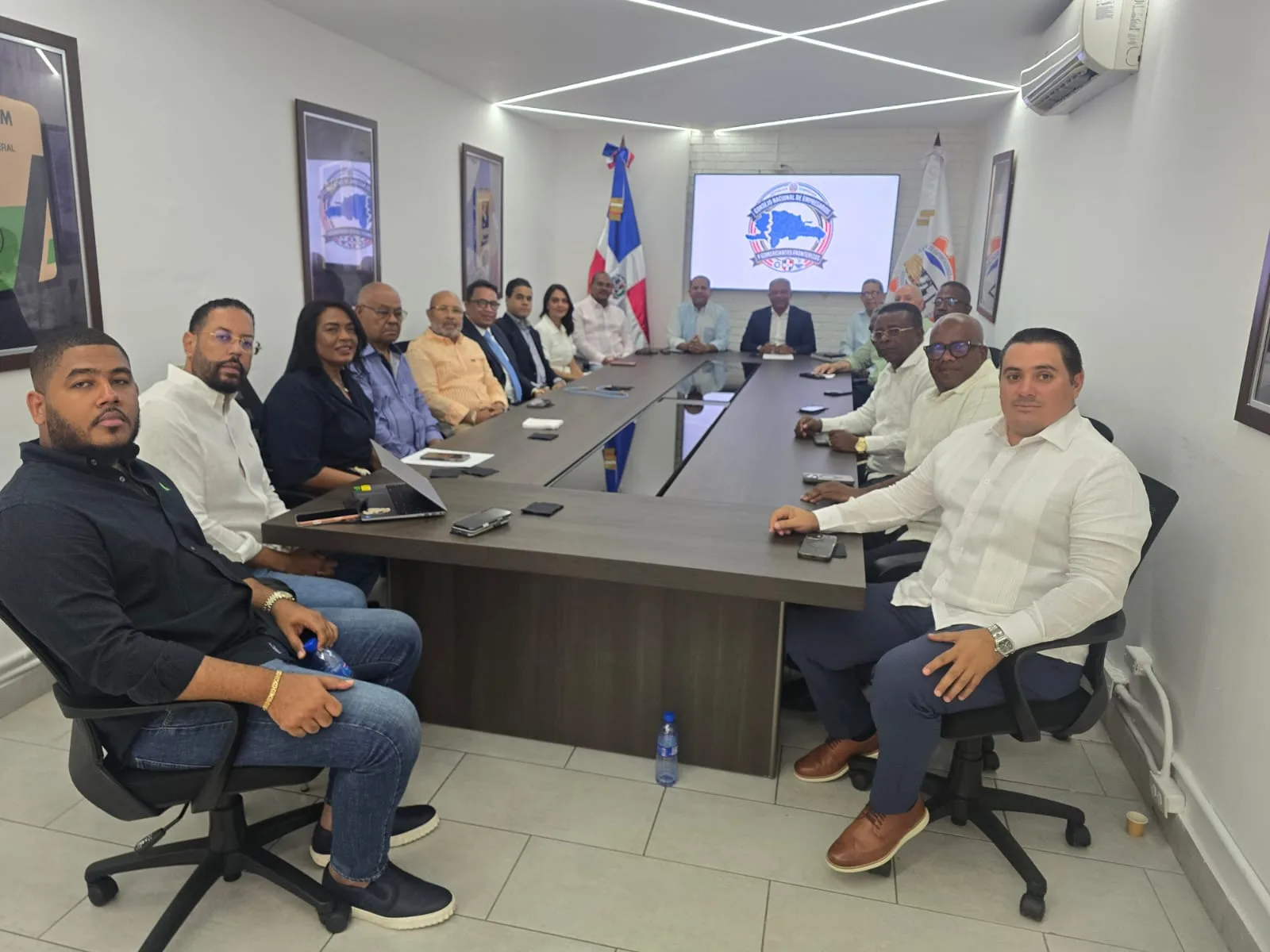 El Consejo Nacional de Empresarios y Comerciantes Fronterizos confían en que el presidente Luis Abiander tomará la decisión consensuada sobre los puertos secos