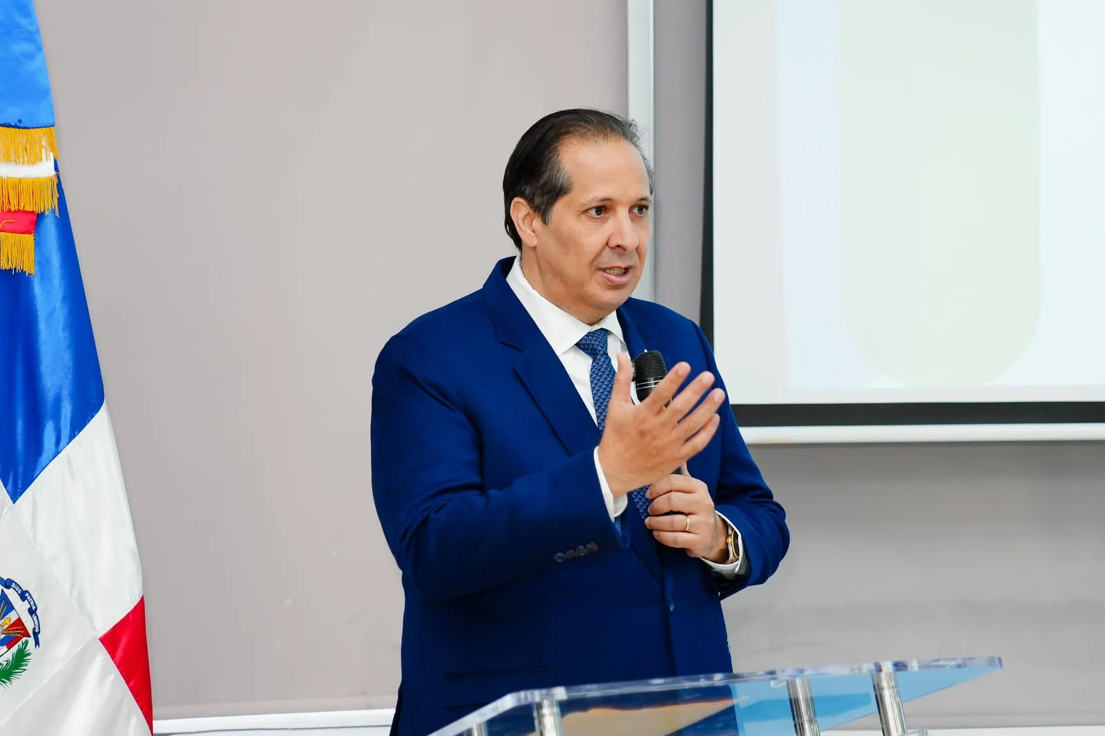 Ministro Víctor Atallah informa que niños diagnosticados con Atrofia Muscular Espinal recibirán tratamiento