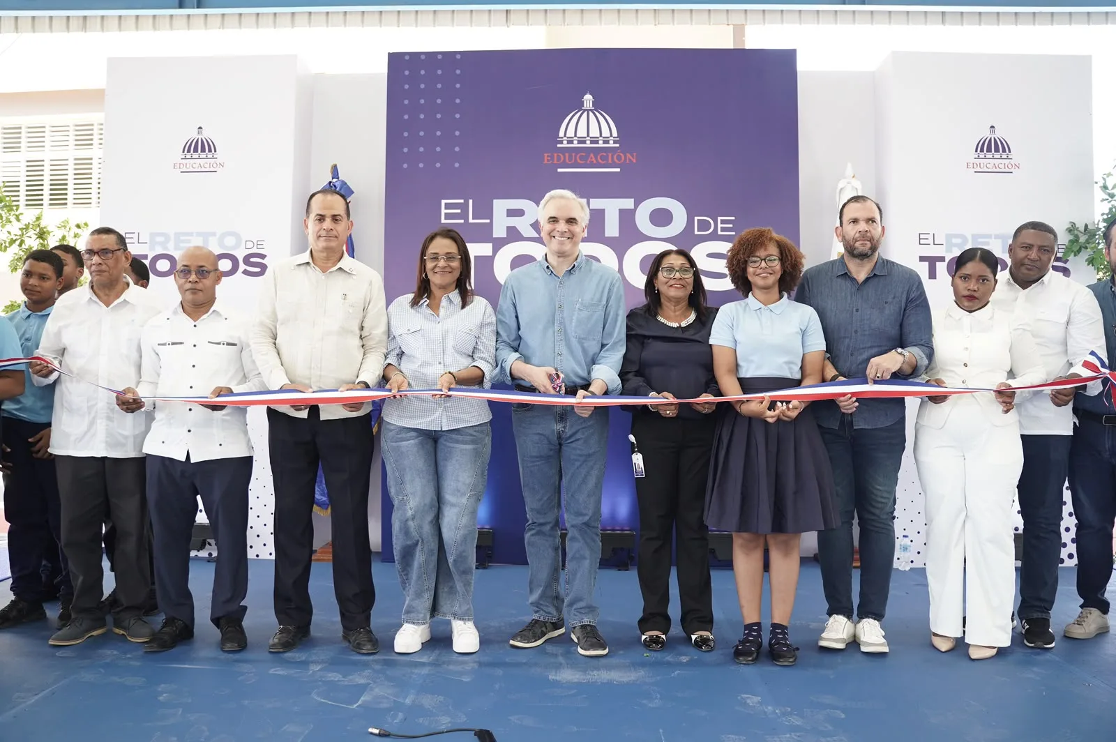 Ministro Luis Miguel De Camps inaugura escuela y techado de liceo en Las Terrenas que beneficiarán a más de mil estudiantes