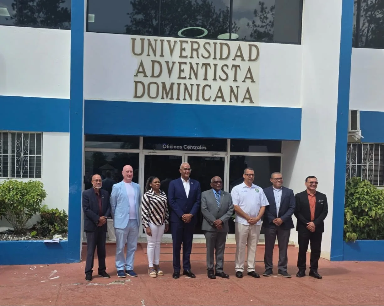 Universidad Adventista Dominicana y Hermandad de Veteranos avanzan acuerdo de colaboración interinstitucional