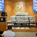 DNCD ocupa 237 paquetes de presunta cocaína y arresta a tres hombres tras persecución en Santo Domingo