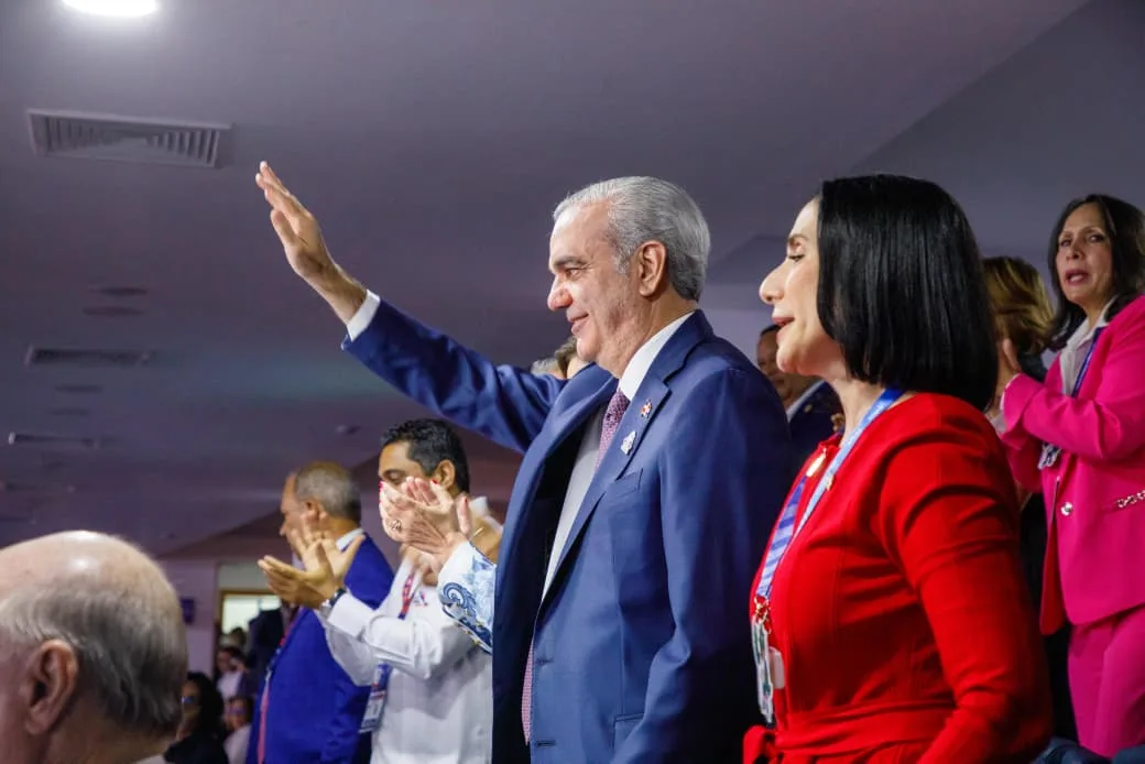 Presidente Abinader, junto a la vicepresidenta y primera dama, dejó abiertos los XXV Juegos Centroamericanos y del Caribe Santo Domingo 2026, en una impresionante ceremonia inaugural con despliegue de luces y uso de tecnología