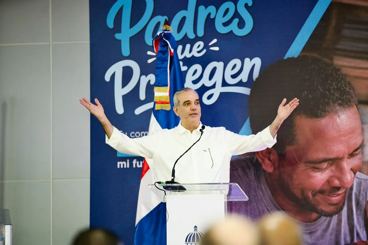 Presidente Abinader llama a los padres dominicanos a cuidar y proteger siempre a sus familias y reconoce su entrega al bienestar de sus hijos