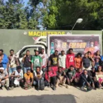 Ejército detiene a 29 haitianos indocumentados en un camión de carga tipo furgón tras persecución en Valverde