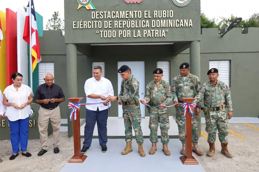 Comandante del Ejército entrega renovado destacamento en el distrito municipal El Rubio, provincia Santiago