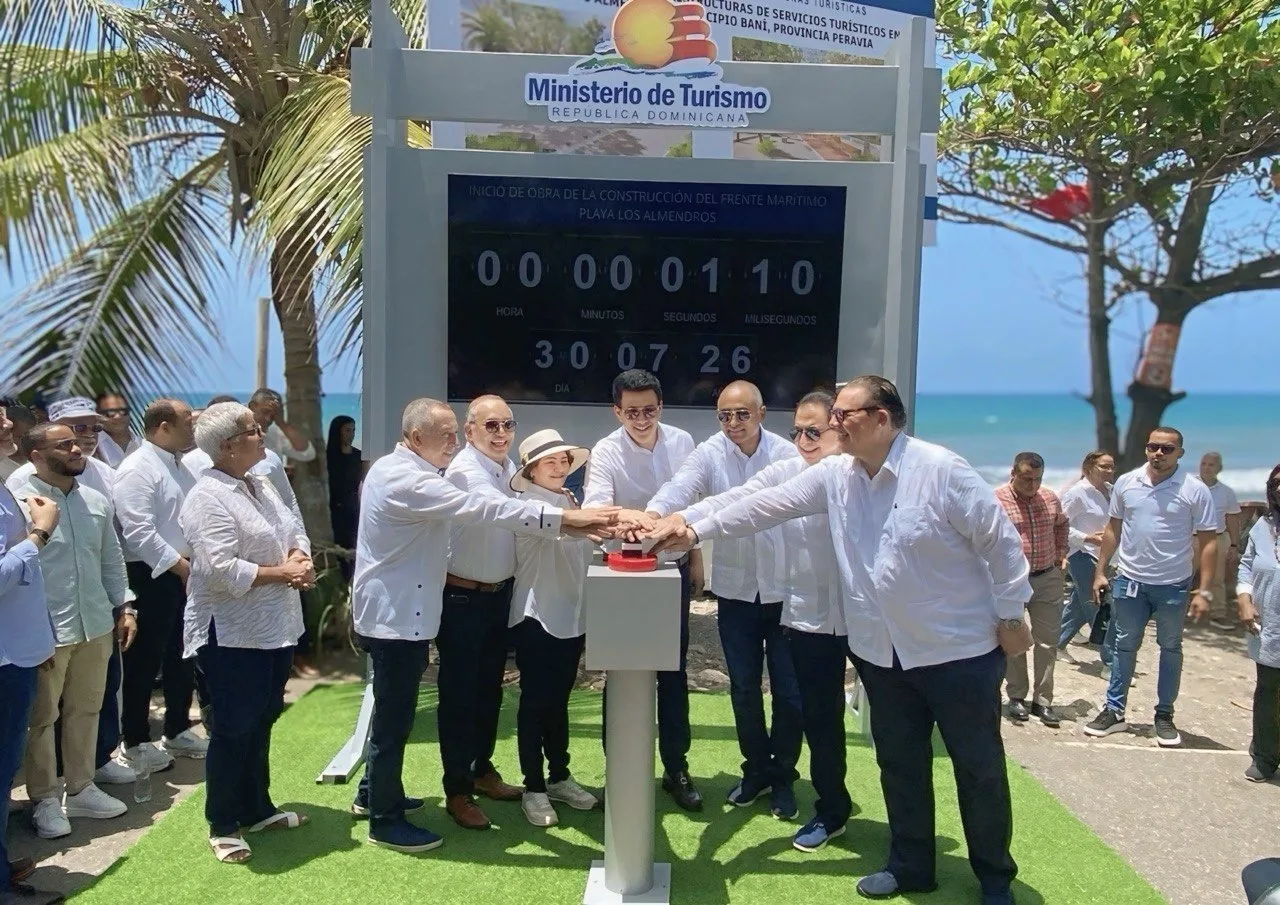 David Collado deja iniciada obras turísticas en Baní por 137 millones de pesos