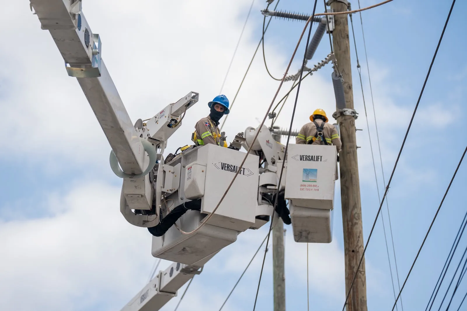 ETED fortalece la infraestructura de transmisión mediante trabajos estratégicos en líneas de transmisión, este viernes