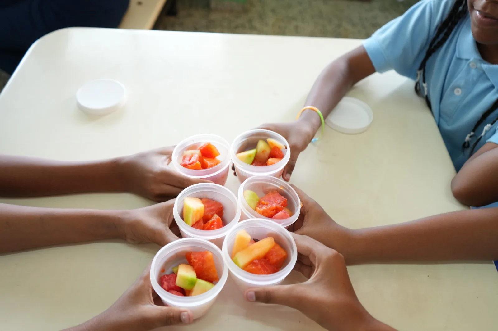 INABIE resalta aporte a la nutrición escolar con el servicio de más de 230 millones de raciones de frutas durante el pasado año escolar