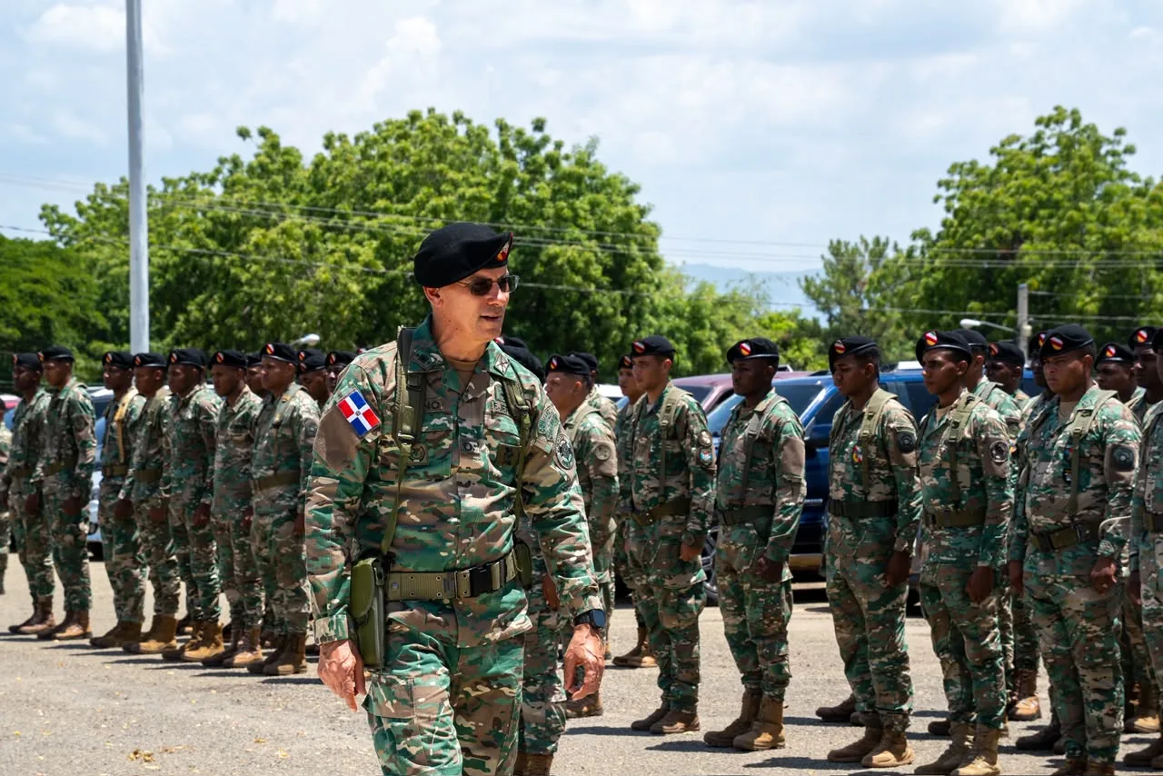 Comandante del Ejército realiza recorrido por unidades fronterizas en provincias Elías Piña y Dajabón