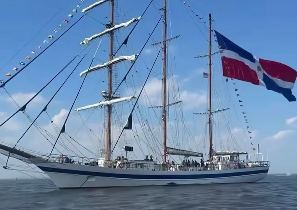 Buque Escuela “Almirante Juan Bautista Cambiaso” representa a la República Dominicana en histórica conmemoración del 250 aniversario de la independencia de los Estados Unidos