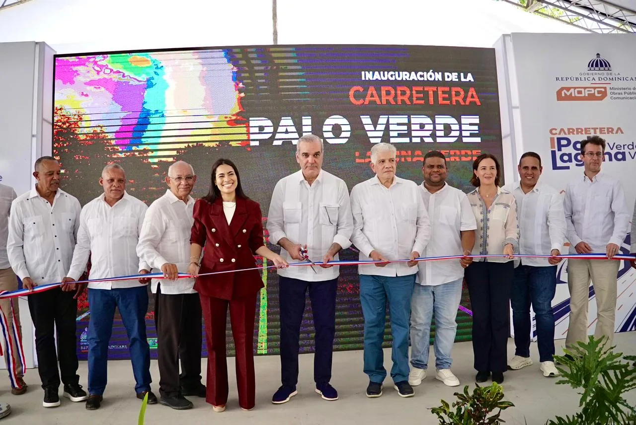Presidente Abinader cumple una demanda histórica de la Línea Noroeste con la inauguración de nueva carretera Palo Verde–Laguna Verde, en Montecristi