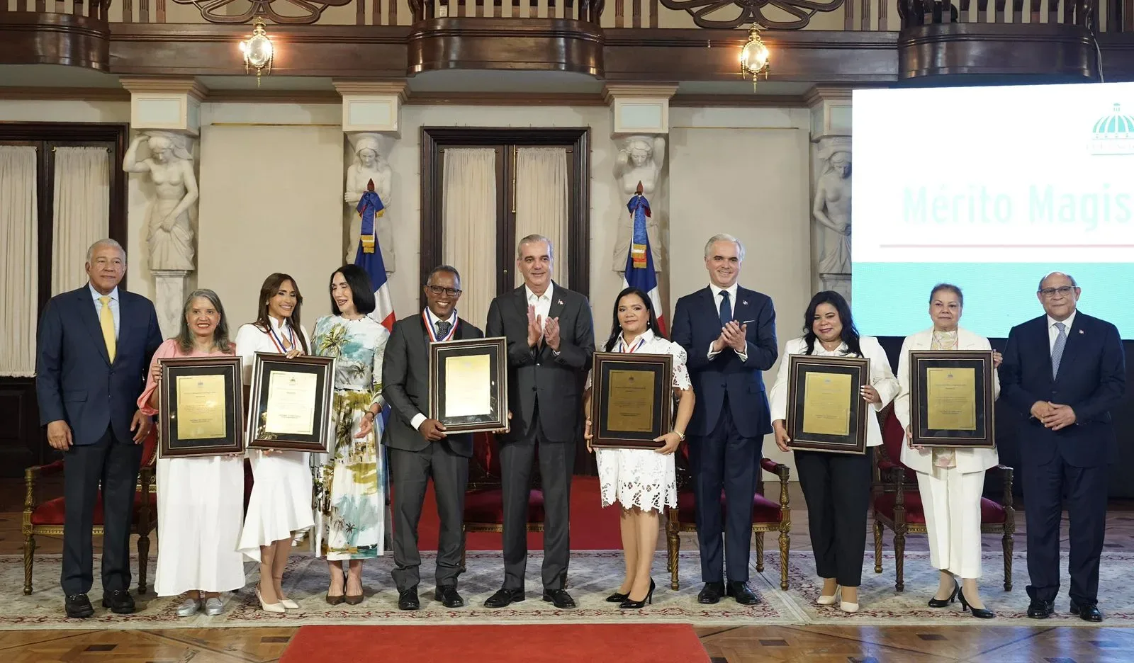 Gobierno reconoce la excelencia docente con la entrega de la Medalla al Mérito Magisterial 2026