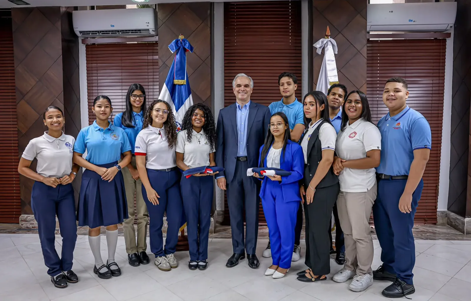 Delegación de estudiantes representará al país en Kenia y Estados Unidos en programas internacionales de liderazgo y debate