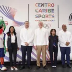 Ministro Luis Miguel De Camps recibe antorcha de los XXV Juegos Centroamericanos y del Caribe Santo Domingo 2026