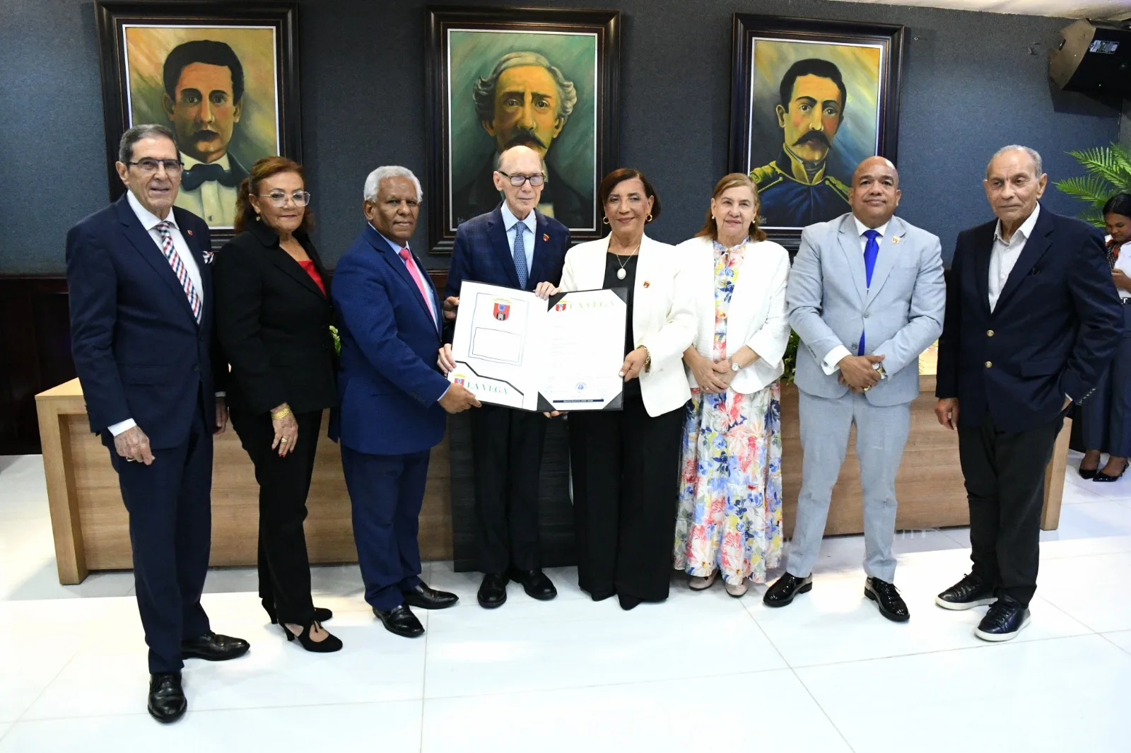 Ayuntamiento de La Vega declara Hijo Meritísimo al historiador Frank Moya Pons
