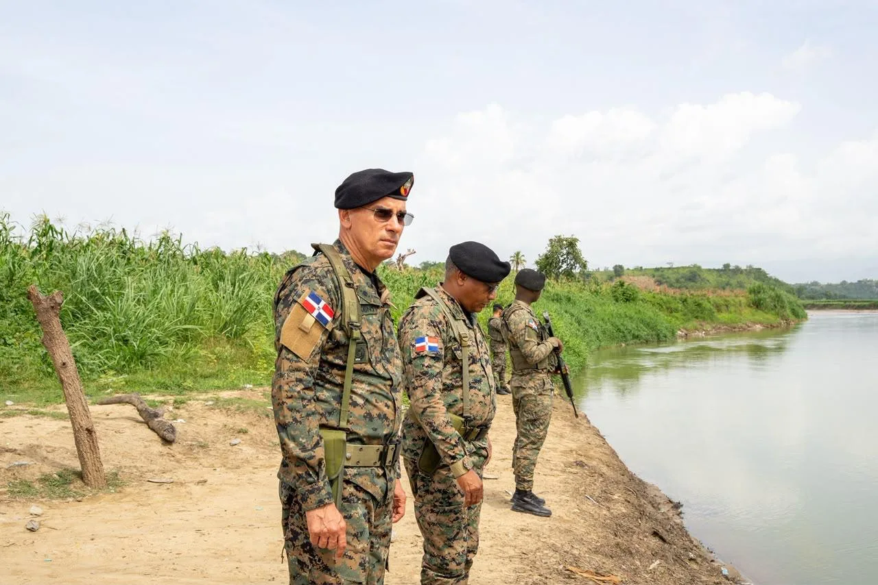 Comandante del Ejército supervisa destacamentos y puestos fronterizos en Elías Piña