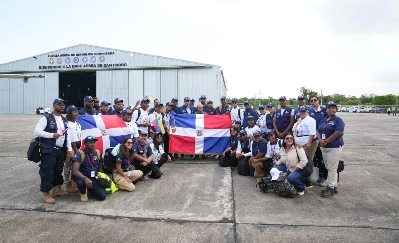 Ministro de Salud retorna al país junto al Equipo Médico de Emergencia tras culminar misión humanitaria en Venezuela