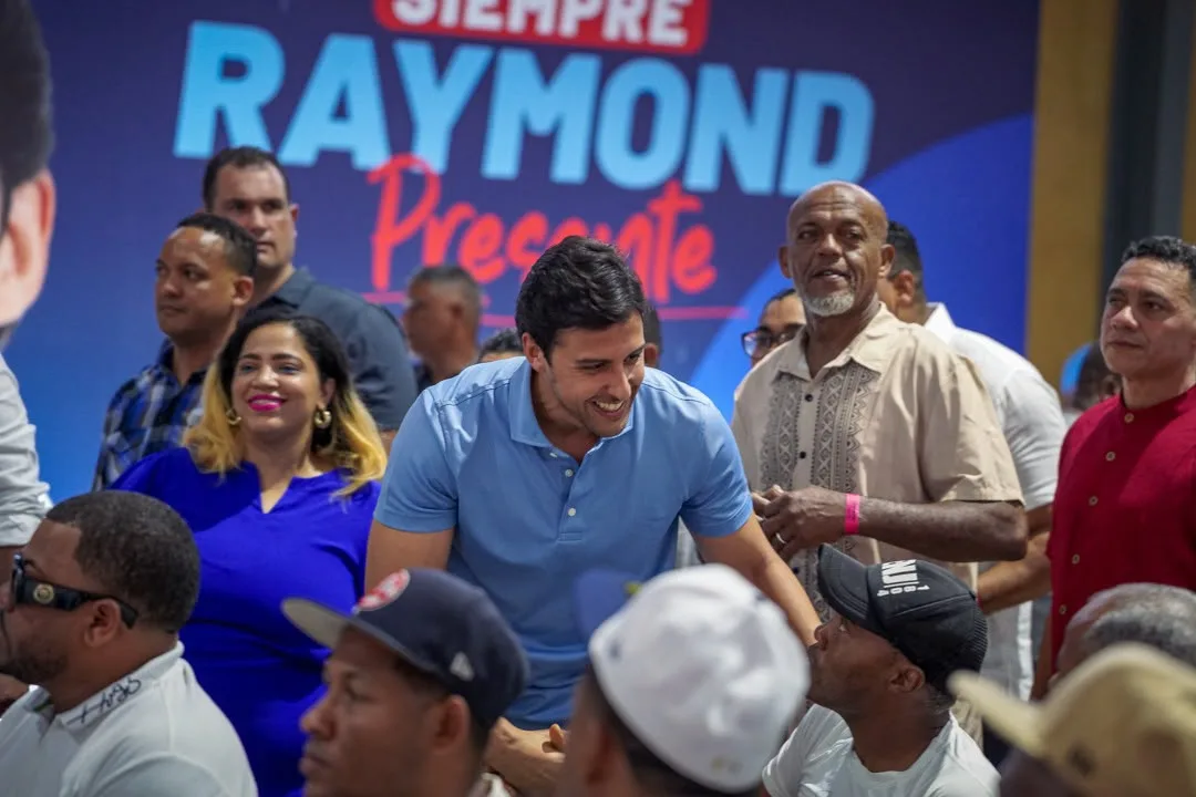 ¡Histórico! Raymond Rodríguez sorprende a más de 750 padres del Distrito Nacional con una multitudinaria celebración por adelantado de su día