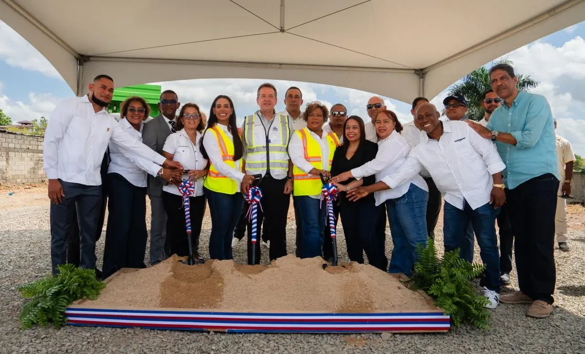Santo Domingo Norte contará por primera vez con un mercado municipal gracias al MIVHED; ministro Ito Bisonó deja iniciados los trabajos de construcción