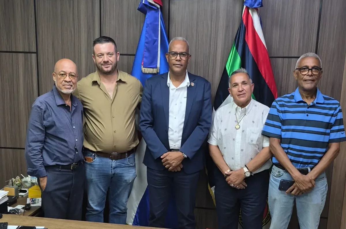 Líderes y veteranos U.S.A visitan la Hermandad para impulsar su integración a la organización