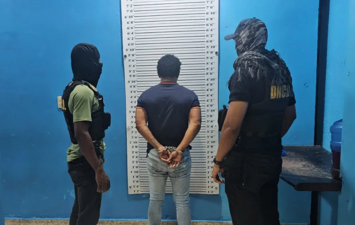 Capturan a hombre vinculado al decomiso de 237 paquetes de cocaína en Santo Domingo