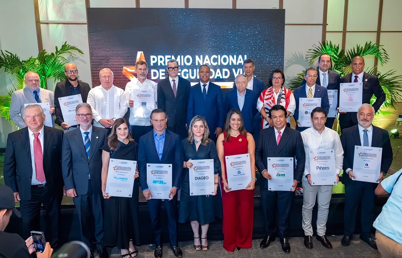 INTRANT realiza primera edición del Premio Nacional de Seguridad Vial; reconoce 13 empresas