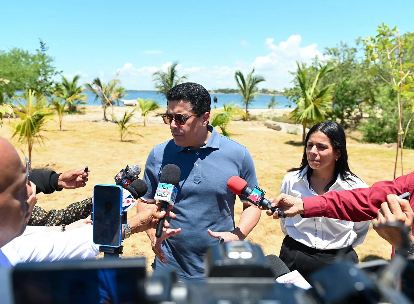 David Collado supervisa intervención playa El Faro de San Pedro Macorís