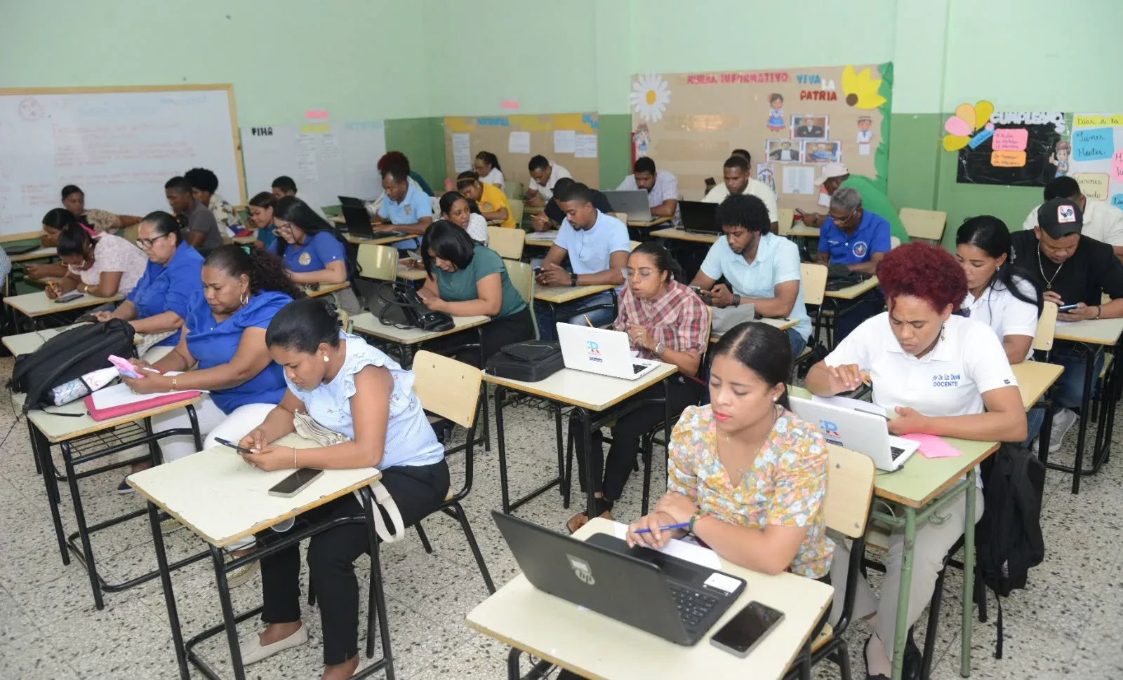Más de 40 mil docentes fortalecen sus competencias con programas de formación impulsados por el INAFOCAM para el año escolar 2026-2027
