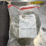 Operativos en el AILA dejan ocho paquetes y latas cargadas de marihuana