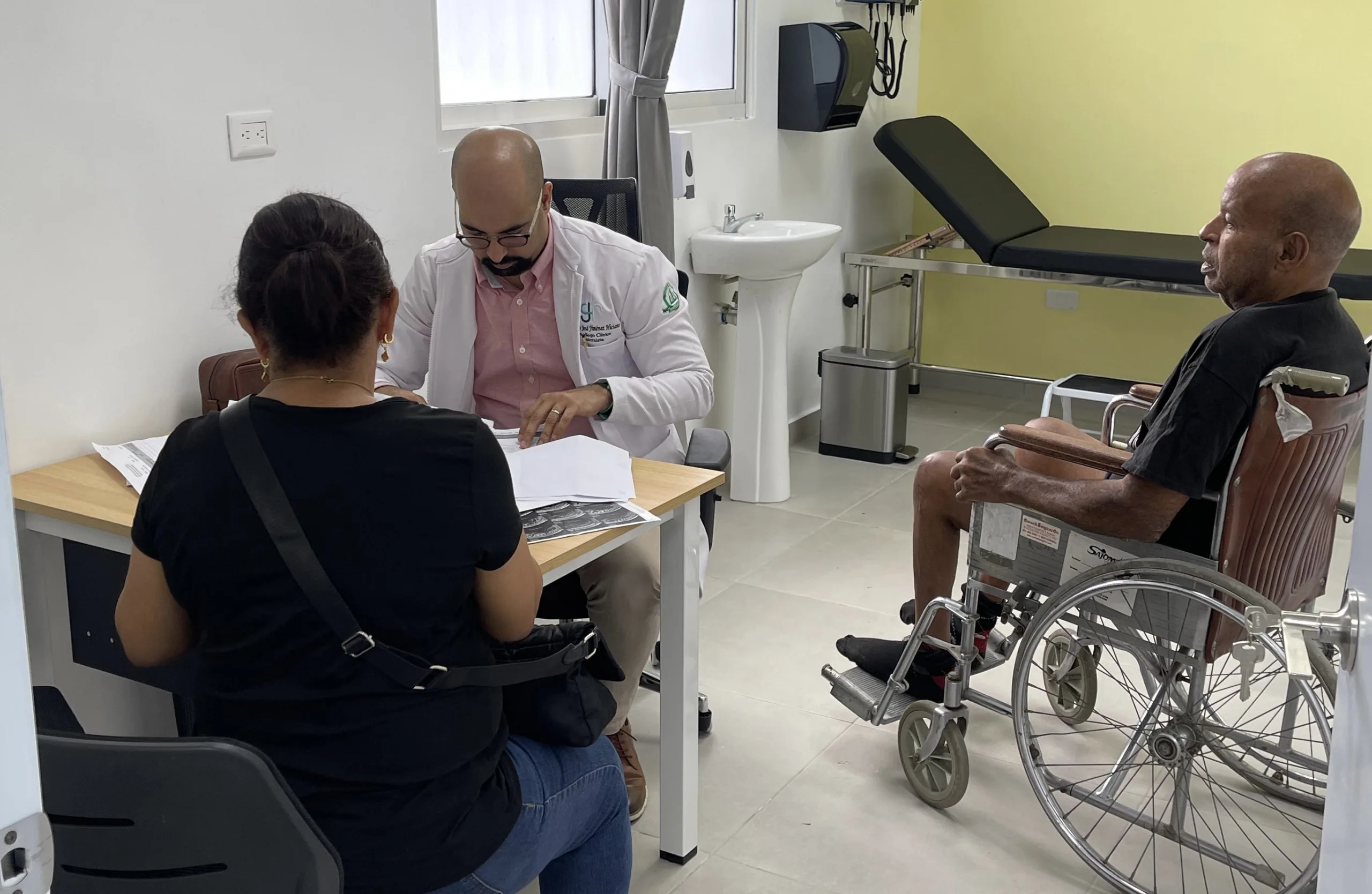 Pacientes resaltan rapidez y calidad en nuevas áreas del Hospital Toribio Bencosme