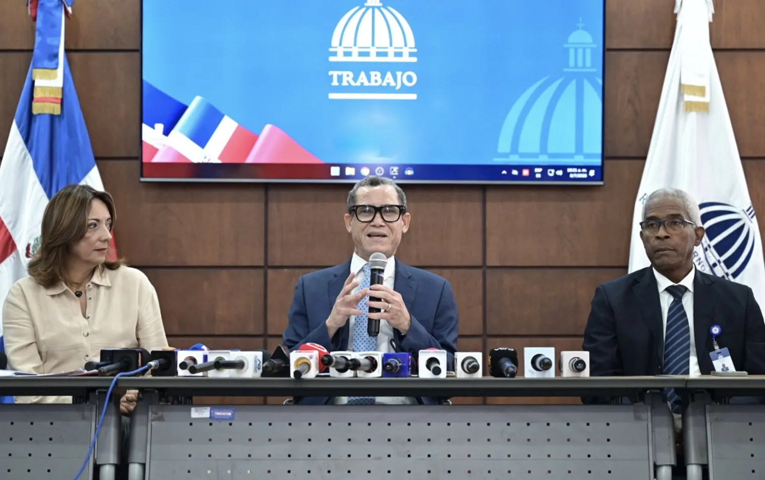 Ministro de Trabajo recibe propuesta para no discriminación de empleo por edad