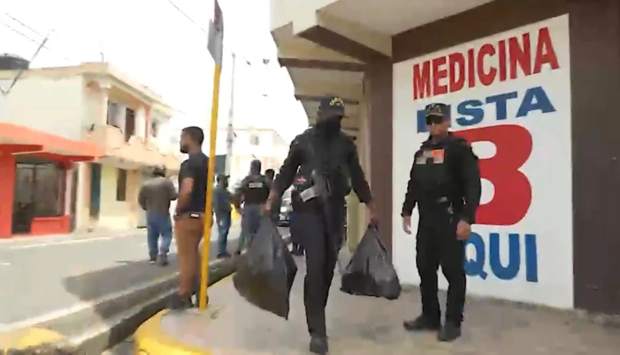 MICM, CECCOM, DIGEMAPS y el Ministerio Público decomisan 7.5 millones de medicamentos ilegales con un valor de más de 100 millones de pesos