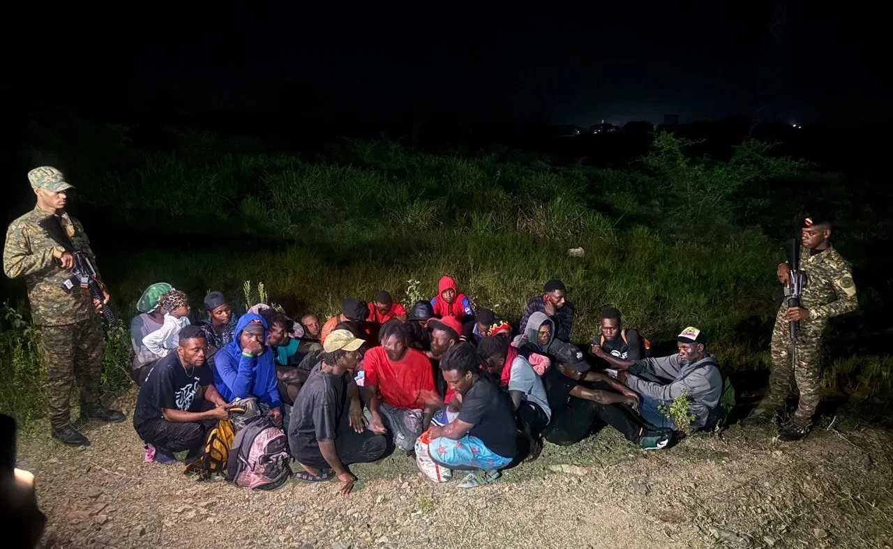 Ejército detiene a 28 extranjeros indocumentados en Dajabón