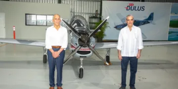 Abinader y Asfura visitan Base Aérea de San Isidro y observan ensamblaje del TS-7 Dulus