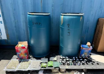 Autoridades ocupan varios paquetes de marihuana y 23 envases en Puerto de Haina