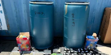 Autoridades ocupan varios paquetes de marihuana y 23 envases en Puerto de Haina