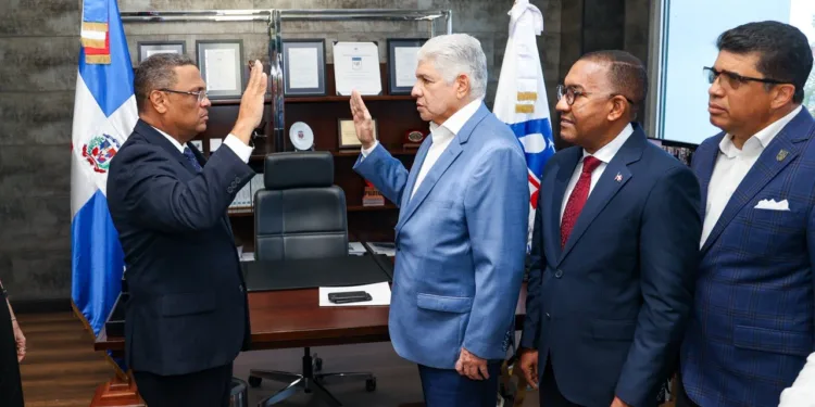 Mérido Torres Espinal asume como nuevo director del Departamento Aeroportuario