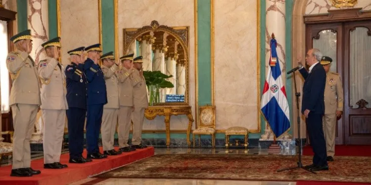 Presidente Luis Abinader toma juramento a nuevos comandantes del Ejército y la Fuerza Aérea y al director de la Policía Nacional