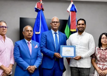 Hermandad de Veteranos recibe certificación del Programa Coopera de Banreservas