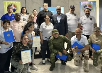Hermandad de Veteranos beneficia a 34 pensionados con modernos equipos auditivos valorados en US$469,200