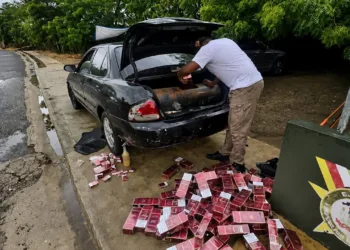 Ejército ocupa 28,800 cigarrillos y 456 botellas de ron en Dajabón y Elías Piña